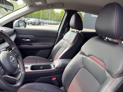 Certified 2025 Nissan Kicks SR AWD/4WD image 26