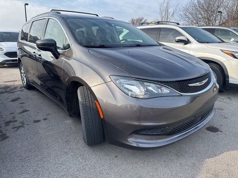 Used 2021 Chrysler Voyager Lxi image 1