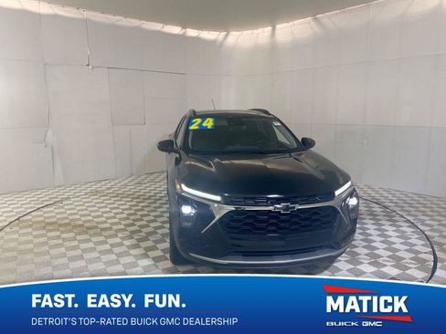 Used 2024 Chevrolet Trax LT w/ Driver Confidence Package FWD image 1