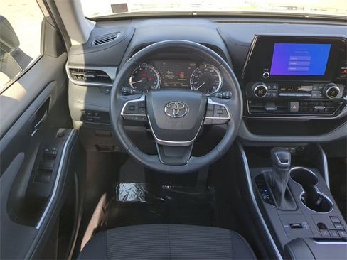 Certified 2023 Toyota Highlander LE image 16