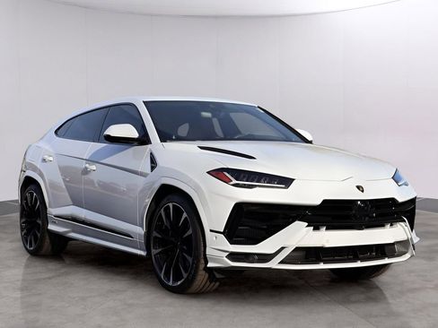 Used 2024 Lamborghini Urus S image 3