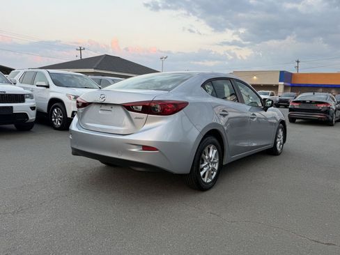 Used 2018 MAZDA MAZDA3 Sport w/ Preferred Equipment Package FWD image 6