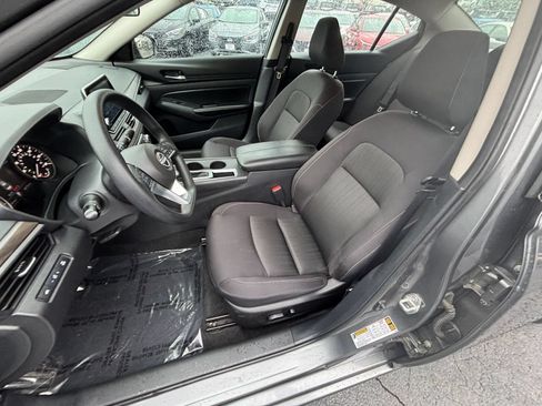 Used 2025 Nissan Altima 2.5 SV FWD image 31
