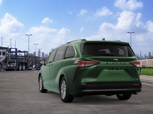 New 2026 Toyota Sienna XLE image 9