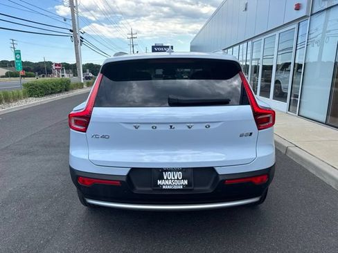 Certified 2025 Volvo XC40 B5 Core AWD/4WD image 4