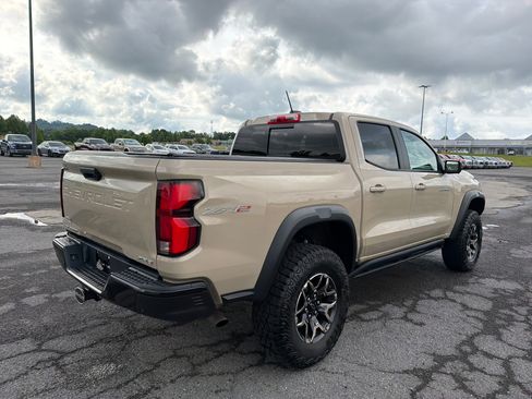 Used 2024 Chevrolet Colorado ZR2 w/ Technology Package AWD/4WD image 4