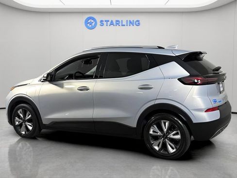 Used 2023 Chevrolet Bolt EUV LT w/ Convenience Package FWD image 4