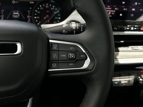 Used 2025 Jeep Compass Limited AWD/4WD image 16