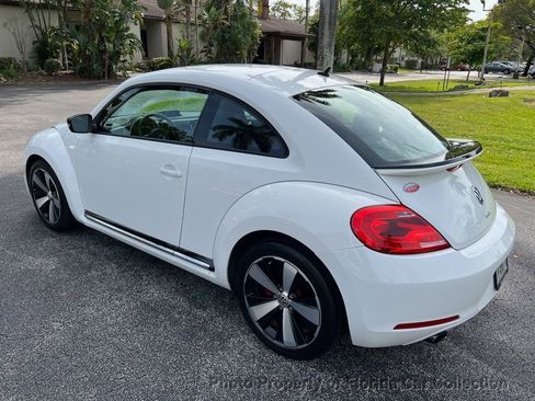 Used 2012 Volkswagen Beetle Launch Edition image 3