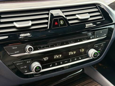 Used 2019 BMW 530i 530i w/ Convenience Package image 34