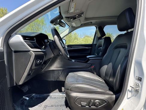 Used 2023 Jeep Grand Cherokee Limited AWD/4WD image 15