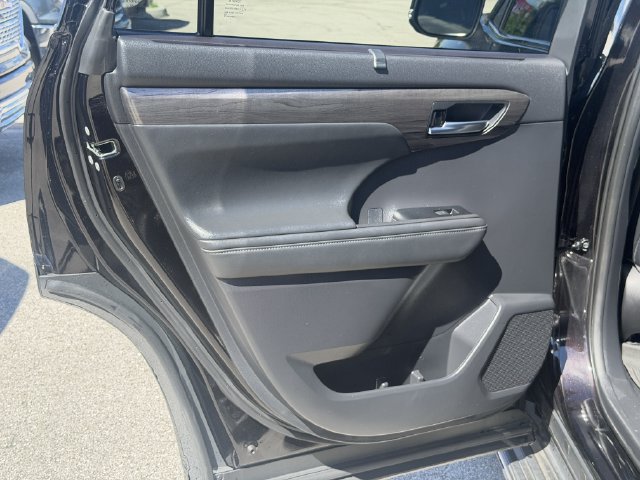 Used 2020 Toyota Highlander Platinum FWD image 33