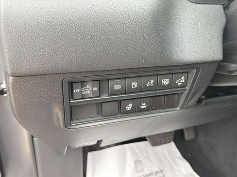 Used 2024 Toyota Tundra Limited AWD/4WD image 21