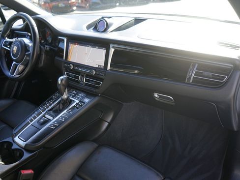 Used 2020 Porsche Macan S image 21