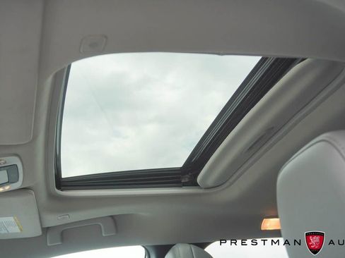 Used 2025 Toyota Sienna XLE AWD/4WD image 10