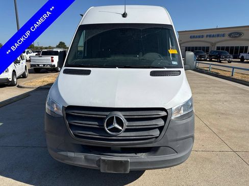 Used 2023 Mercedes-Benz Sprinter 2500 image 2
