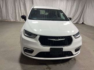 Used 2025 Chrysler Pacifica Select video 2