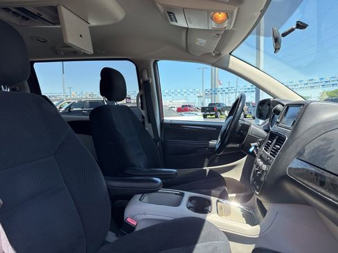 Used 2015 Dodge Grand Caravan SXT w/ Rear Park Assist Package FWD image 16