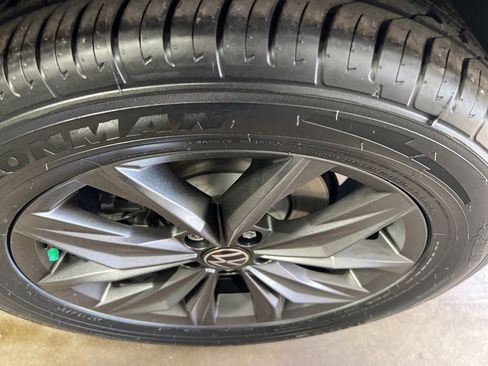 Used 2023 Volkswagen Tiguan SE w/ Panoramic Sunroof Package image 29