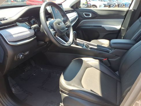 Used 2022 Jeep Compass Latitude w/ Sun and Sound Group AWD/4WD image 11