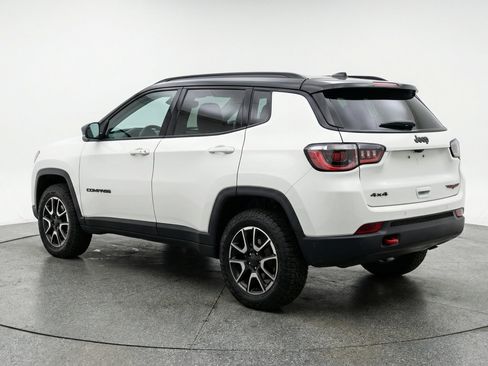 Used 2025 Jeep Compass Trailhawk AWD/4WD image 6