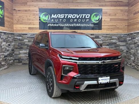 Used 2024 Chevrolet Traverse Z71 AWD/4WD image 2