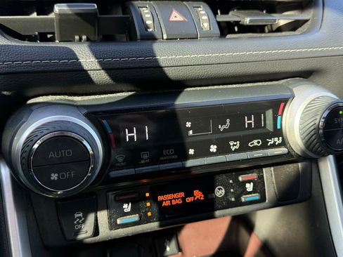 Used 2021 Toyota RAV4 Limited image 4