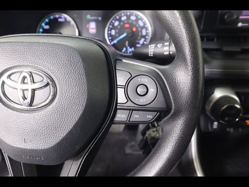 Used 2020 Toyota RAV4 LE image 24
