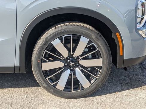 New 2026 Mitsubishi Outlander SE image 12