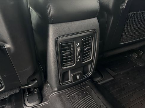 Used 2021 Jeep Grand Cherokee Laredo X AWD/4WD image 26