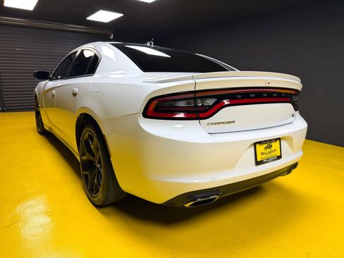 Used 2016 Dodge Charger R/T w/ Navigation & Travel Group RWD image 4
