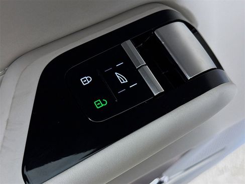 New 2025 Volvo EX90 Ultra w/ Protection Package Premier image 17