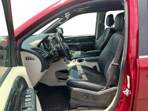 Used 2019 Dodge Grand Caravan SXT FWD image 14