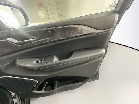 Used 2022 Jeep Grand Cherokee L Laredo image 34