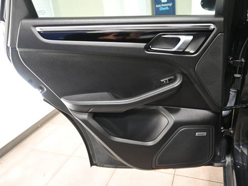 Used 2019 Porsche Macan image 12