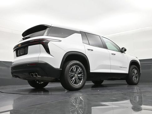 Used 2024 Chevrolet Traverse LS FWD image 24