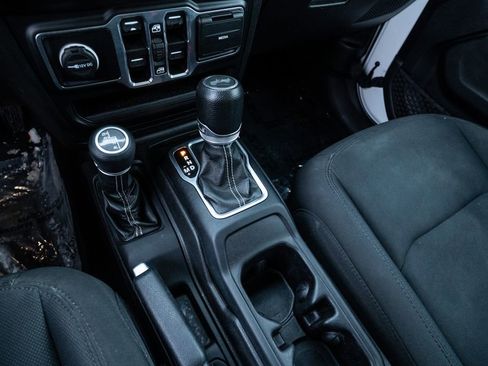 Used 2022 Jeep Wrangler Unlimited Sahara image 21