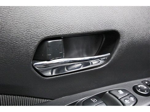 Certified 2020 Nissan Kicks SV image 18