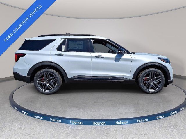 Used 2026 Ford Explorer ST-Line w/ ST-Line Street Pack AWD/4WD image 3