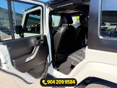 Used 2017 Jeep Wrangler Unlimited Sahara w/ Connectivity Group AWD/4WD image 21