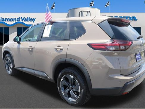 Used 2025 Nissan Rogue SV FWD image 4