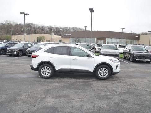 Used 2023 Ford Escape Active w/ Tech Pack #1 AWD/4WD image 8