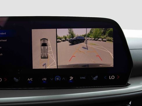 New 2025 Chevrolet Traverse LT w/ Driver Confidence Package image 20