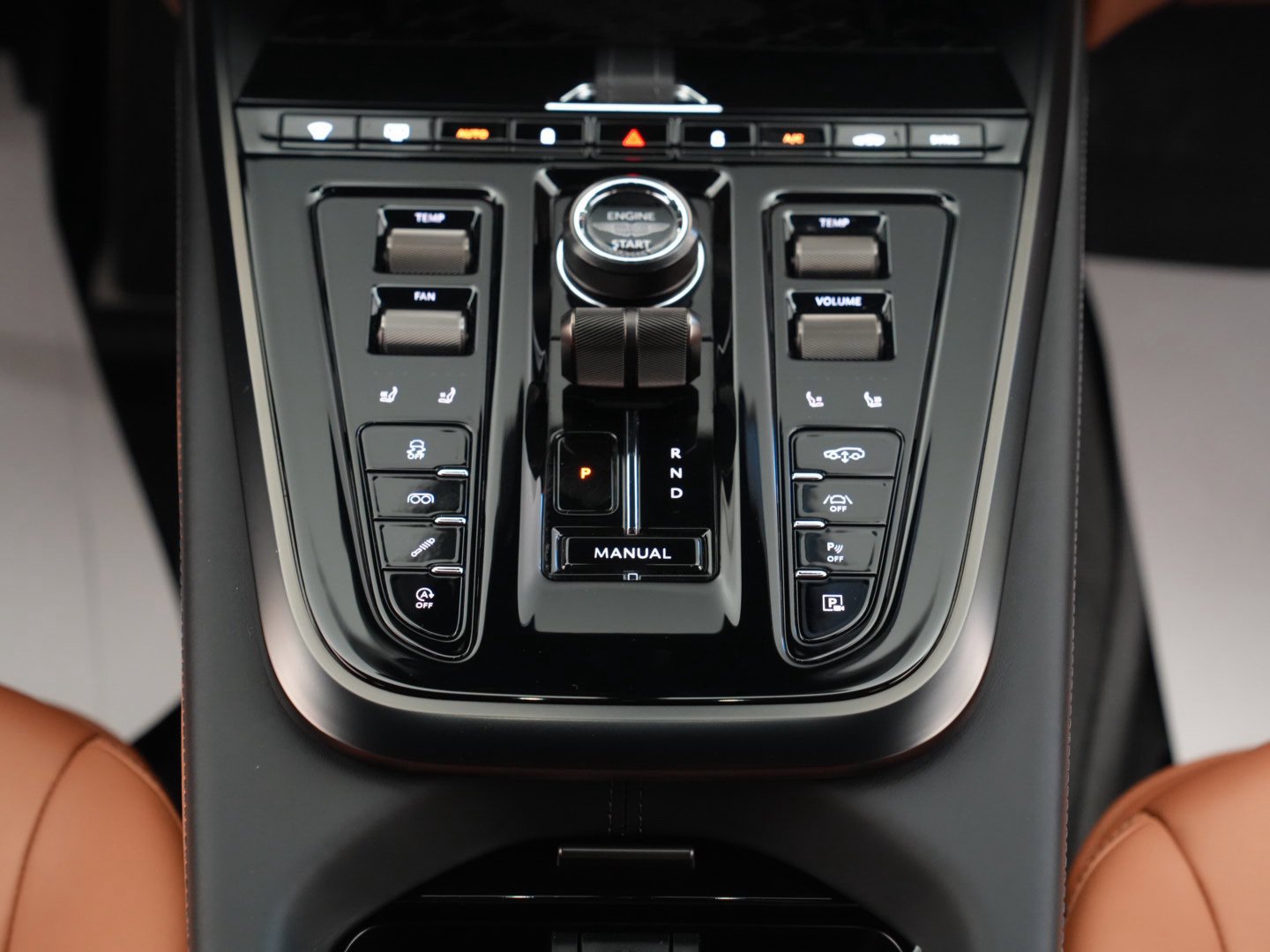 Used 2025 Aston Martin DBX 707 AWD/4WD image 30