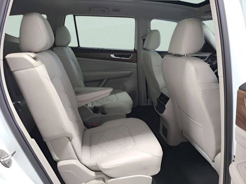 Used 2024 Volkswagen Atlas SE w/ Panoramic Sunroof Package AWD/4WD image 17