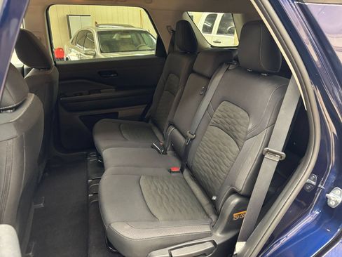 Used 2025 Nissan Pathfinder SV FWD image 41