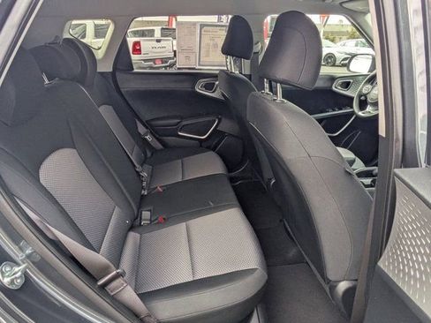 Used 2025 Kia Soul LX w/ LX Technology Package image 7