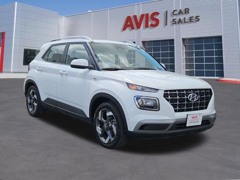 Used 2025 Hyundai Venue SEL FWD image 9