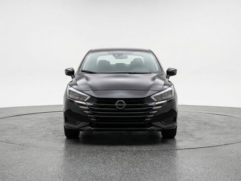 Used 2025 Nissan Versa SV image 2