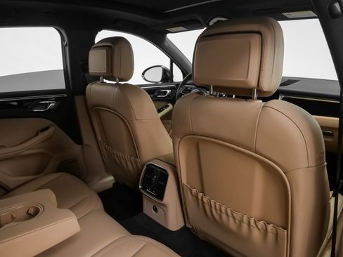 Used 2025 Porsche Macan image 23